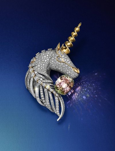 كنوز استثنائيّة – بروشات راقية وطرق لتنسيقها