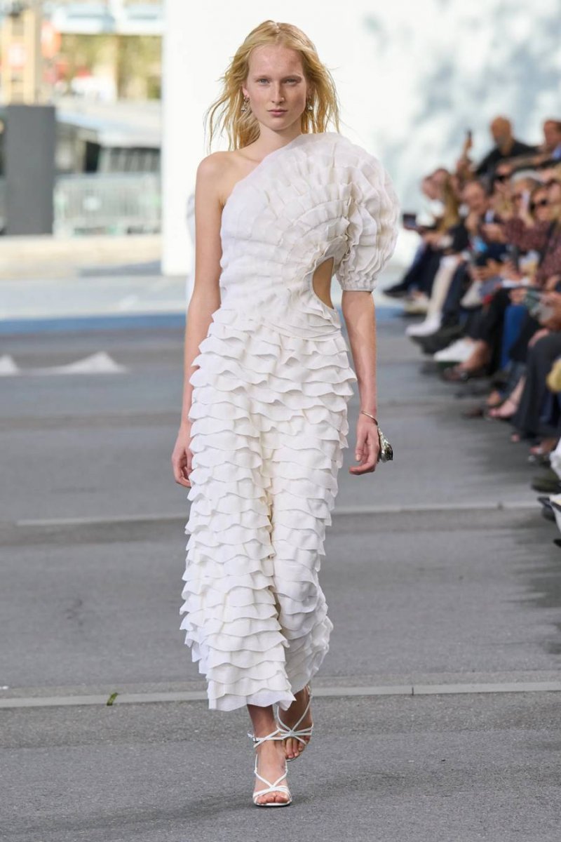 Monochrome Magic – Join the All-White Wave