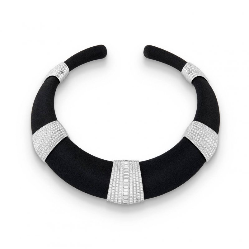 عقد Sable Noir من مجموعة Or Bleu للمجوهرات الراقية من بوشرون 