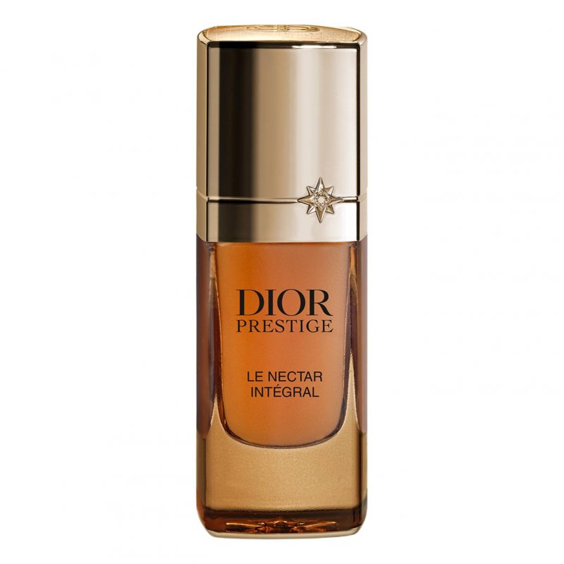 Dior’s Le Nectar Intégral unveils an unprecedented facet of the Rose de Granville, combining aqueous, oily, and substantial extracts through a patented biomimetic extraction process. Inspired by the rose’s biology, this process reproduces the “third liquid,” a component essential for the rose’s vitality and resilience. The resulting Rosapeptide™ Intégral is a revolutionary complex featuring 128 rose molecules, delivering comprehensive skin revitalization by targeting hydration, barrier strength and elasticity.
