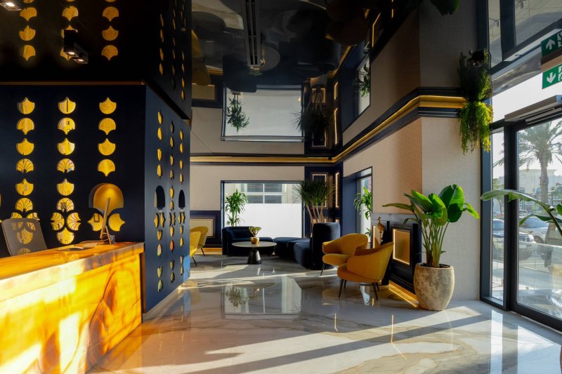 Based on Dr. Eduardo De La Torre, the team is divided into two categories: the non-medical team from the hospitality field who are trained to make the experience truly pleasant by remembering their needs and references, and the clinical team who is trained in a very specific medical way. In fact, designed with patient comfort and relaxation in mind, the space features a reception lounge where clients can enjoy refreshments at the in-house “Klimt Café” and unwind before their appointments, as well as a signature waiting area, called the Bibliothèque, where patients can relax with a book or simply take in the serene ambiance while waiting for their appointment.