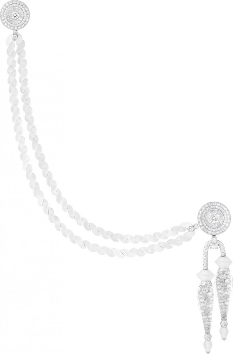 بروش Aiguillette من مجموعة The Power of Couture للمجوهرات الراقية من بوشرون 