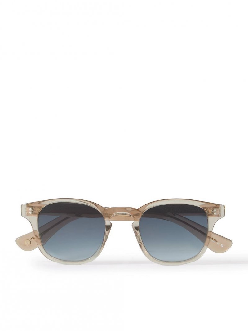 غاريت ليت 
متوفّرة على موقع Mrporter.com