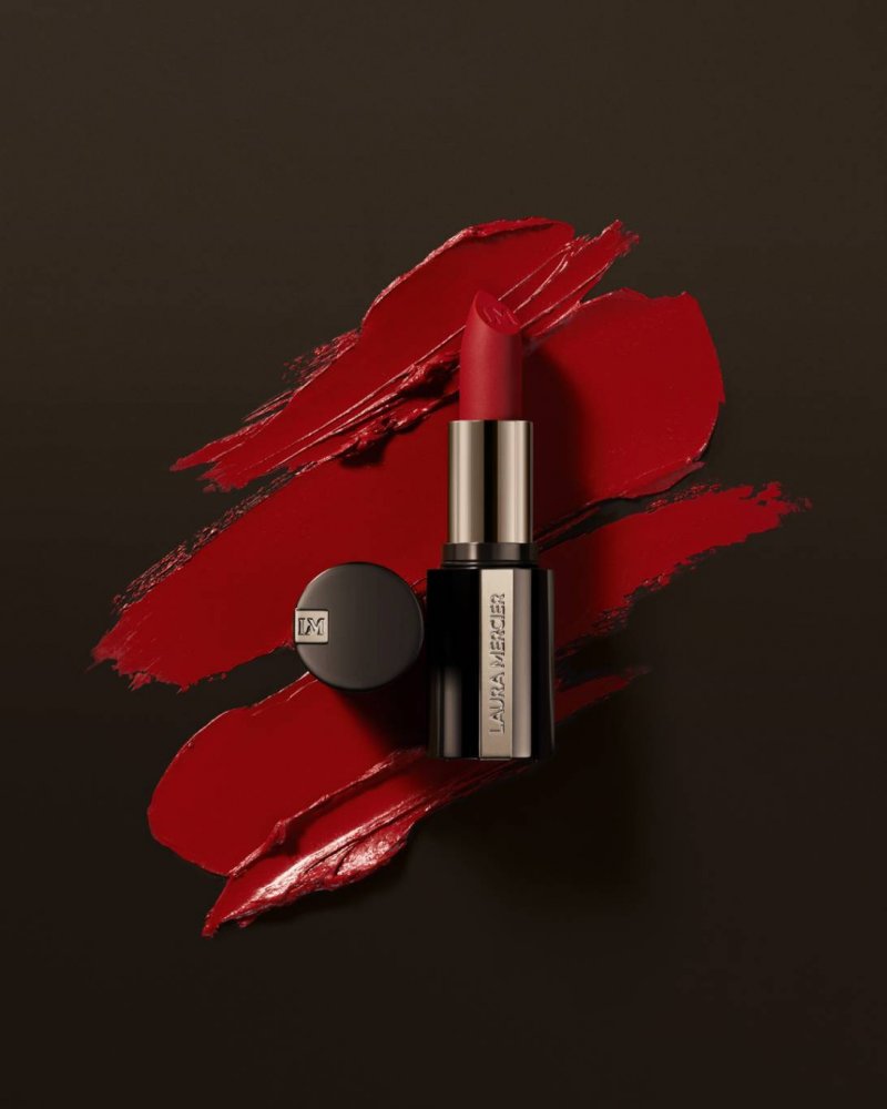 مستحضر الشفاه Caviar Smoothing Matte Lipstick بلون Scarlet Velvet من لورا مرسييه 