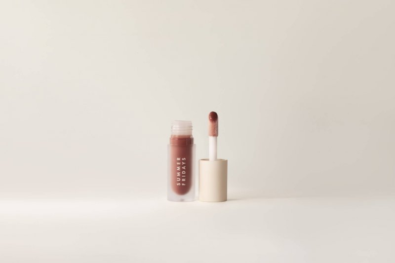 مستحضر Dream Lip Oil بلون Warm Beige من سمر فرايدايز 
