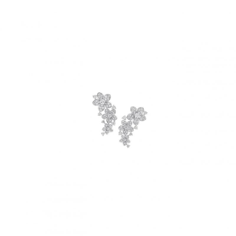 أقراط Wild Flower Diamond من غراف 