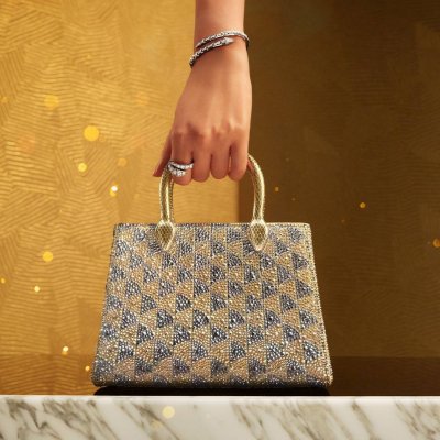 معًا نحتفل في عالم بولغري السحريّ