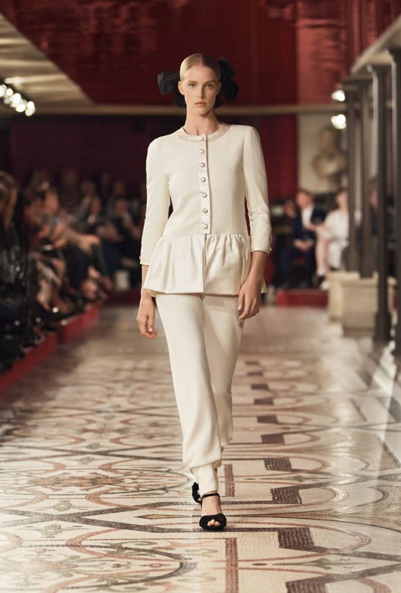 CHANEL Fall/Winter 2024-2025 Haute Couture Collection CHANEL Fall/Winter 2024-2025 Haute Couture Collection