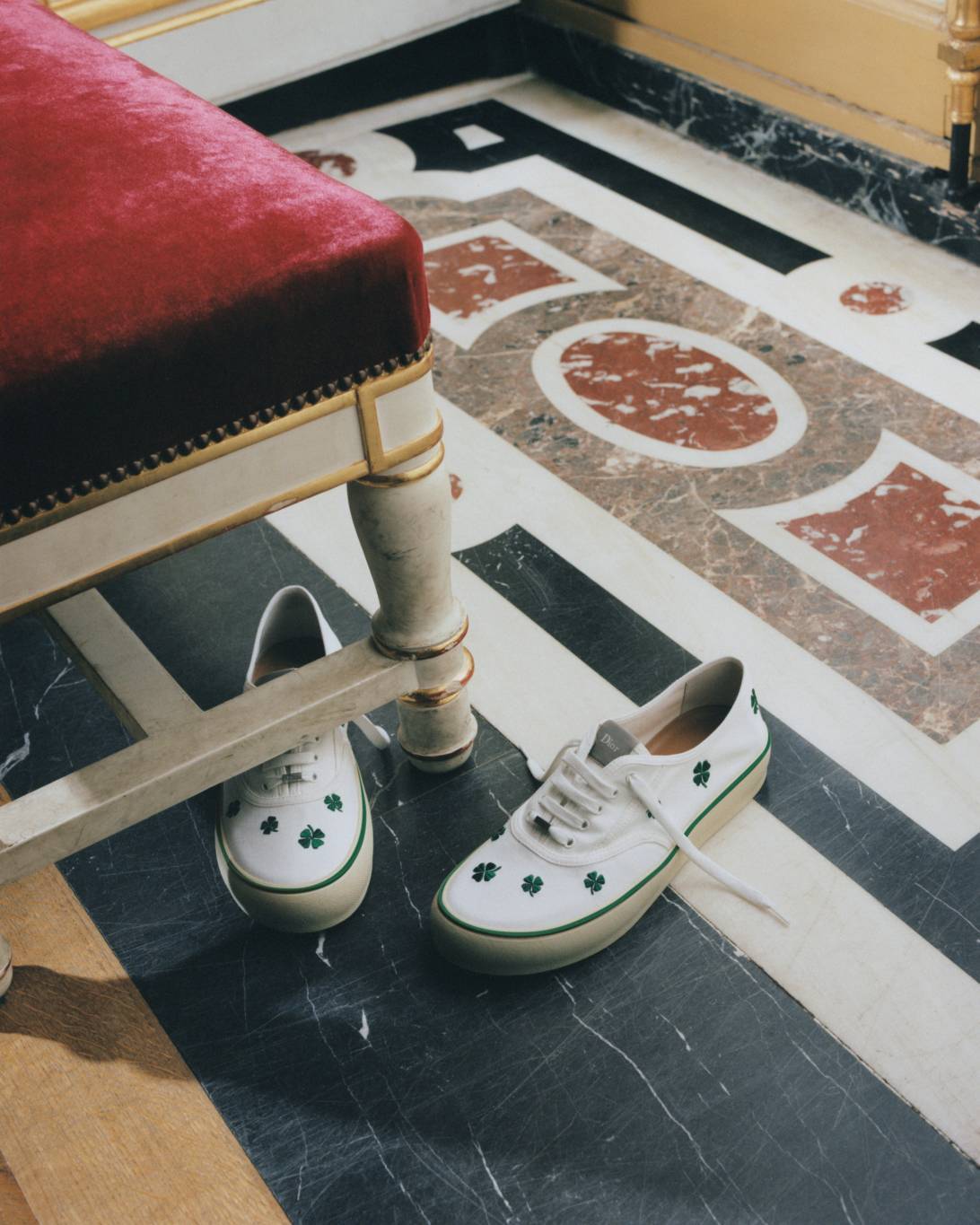 تقدم ديور حذاء Saltwind الرياضي المستوحى من الأحذية البحرية