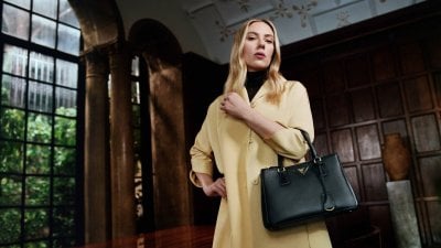 سكارليت جوهانسون بطلة حملة Prada Galleria الجديدة السرياليّة
