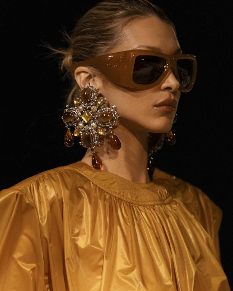 إكسسوارات فاخرة لدى سان لوران
