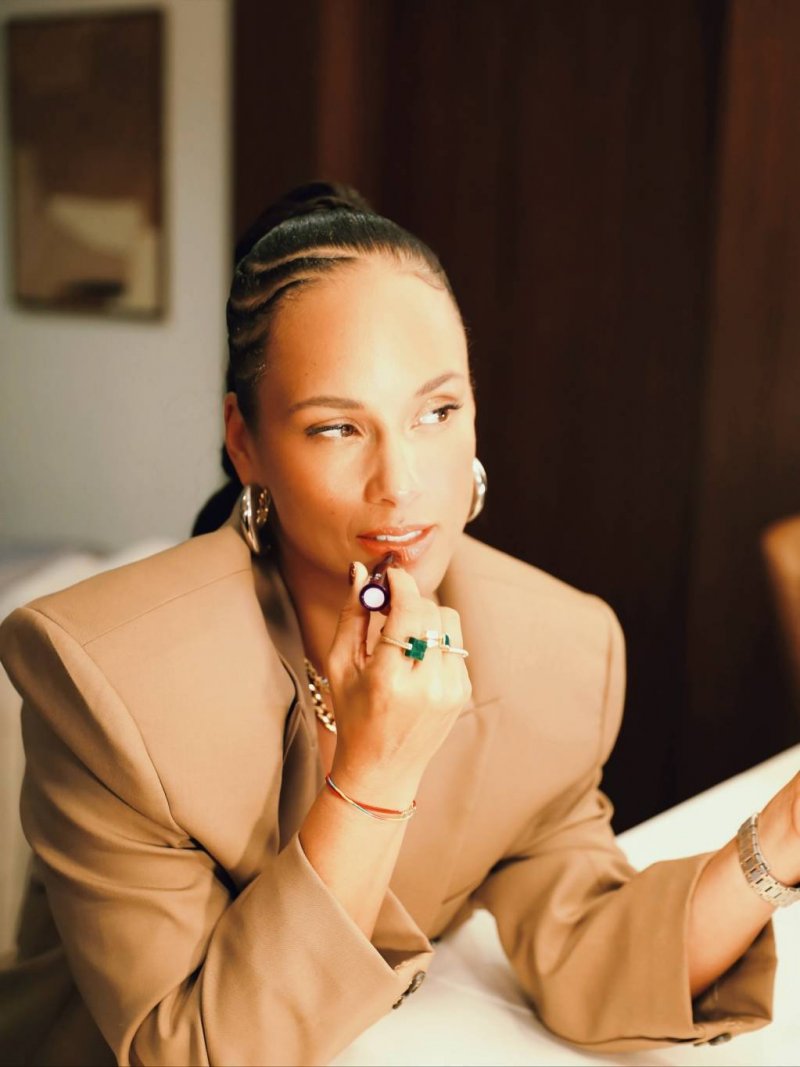 أطلقت المغنيّة الأمريكيّة أليشيا كيز علامتها Keys Soulcare عام 2020.  
