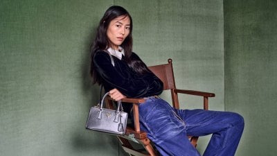 حقيبة Prada Galleria تعيد ابتكار الخلود