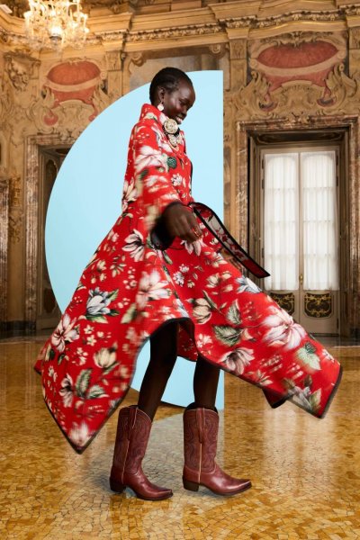 مجموعة La DoubleJ لخريف 2025: احتفال بسحر الموضة