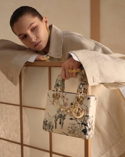Timeless Carriers – The Five Bag Styles Every Woman Needs