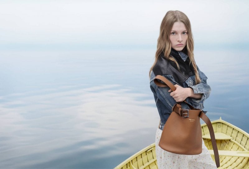 برادا تكشف عن حملة مجموعة “Prada Days of Summer”