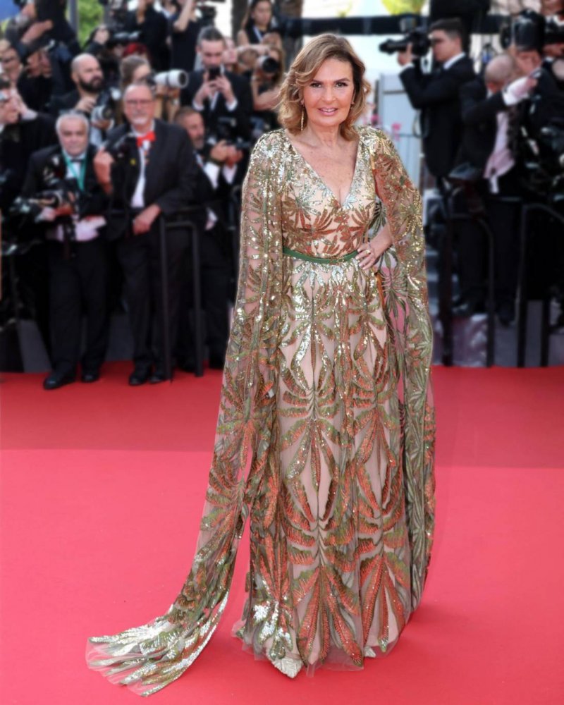يسرا بإطلالة من إيلي صعب 