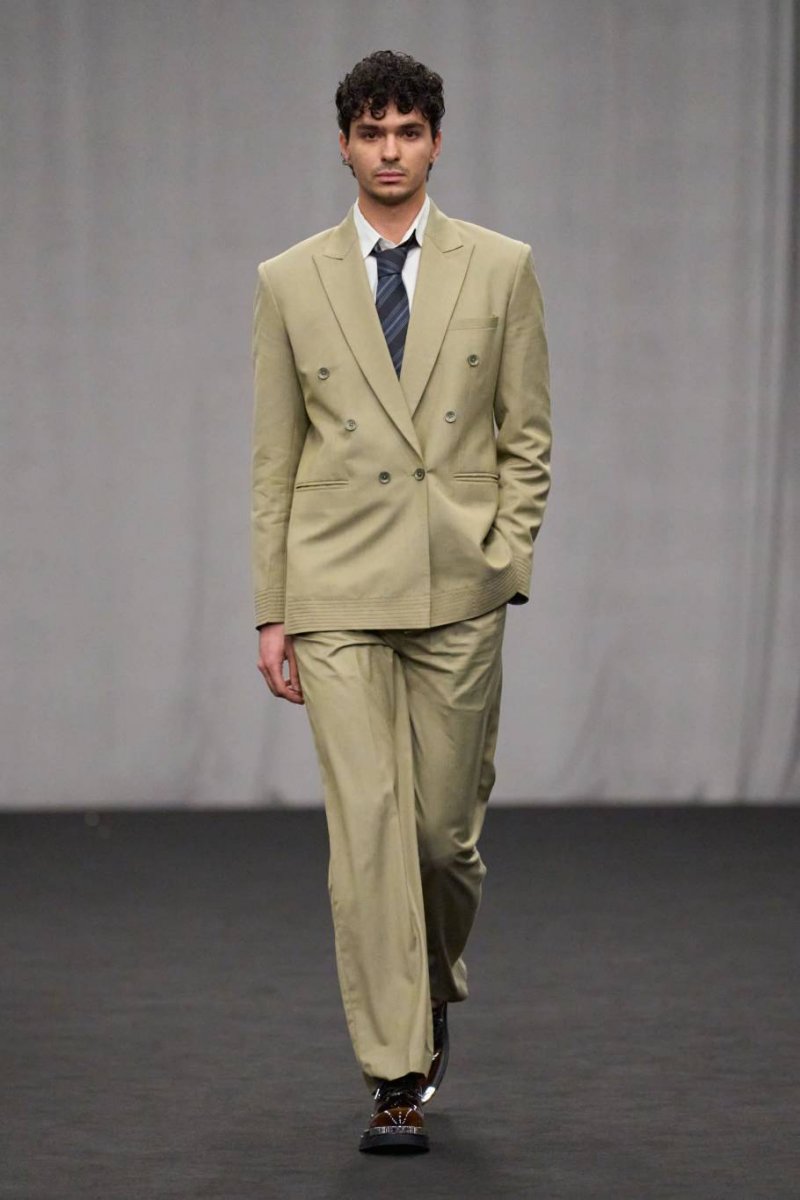 خطفت مؤسّسة FAD Institute of Luxury, Fashion & Style الأضواء بعرض جريء وخياليّ يشمل أكثر من 20 موهبة صاعدة. 