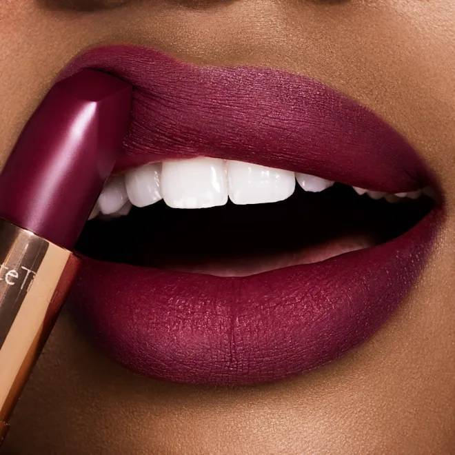 مستحضر Matte Revolution بلون Glastonberry من شارلوت تيلبوري