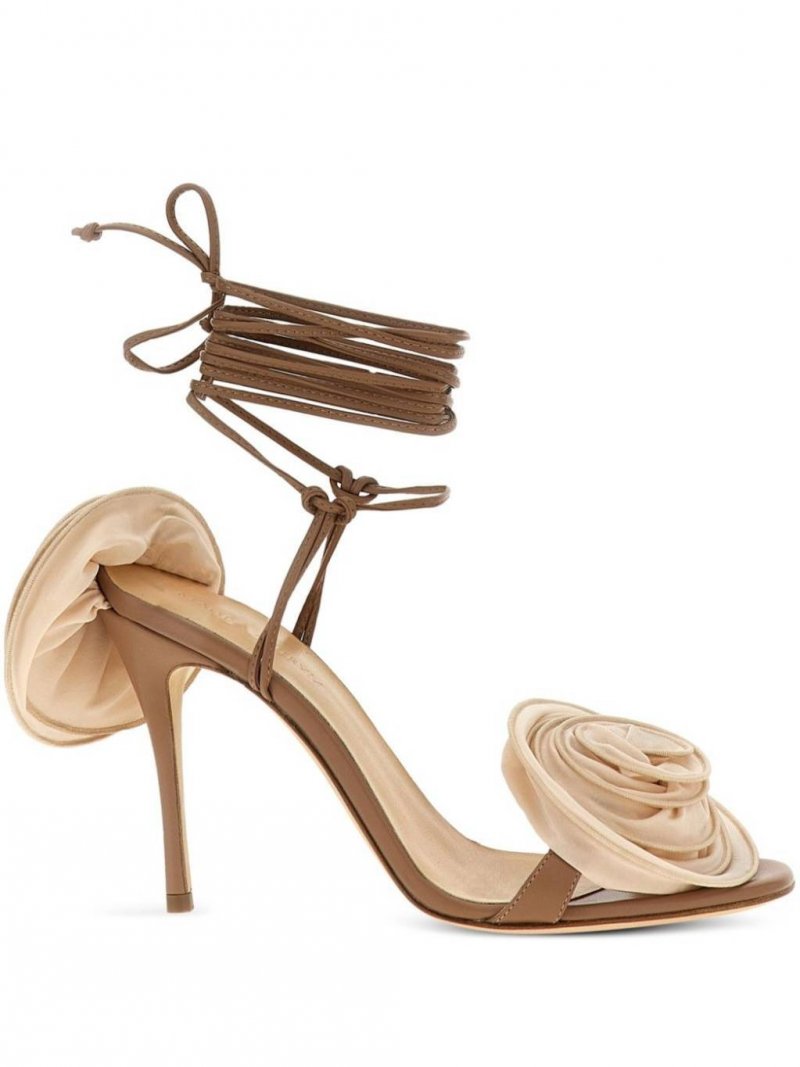ماغدا بوتريم
متوفّر لدى FARFETCH
