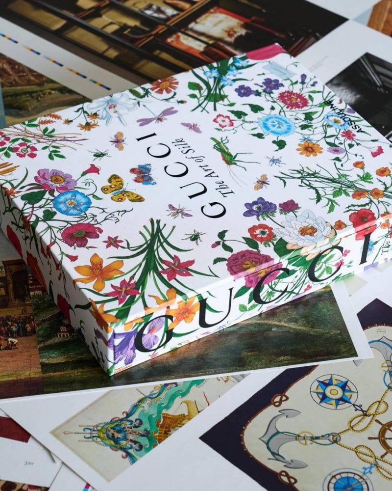 كتاب Gucci: The Art of Silk من غوتشي 

