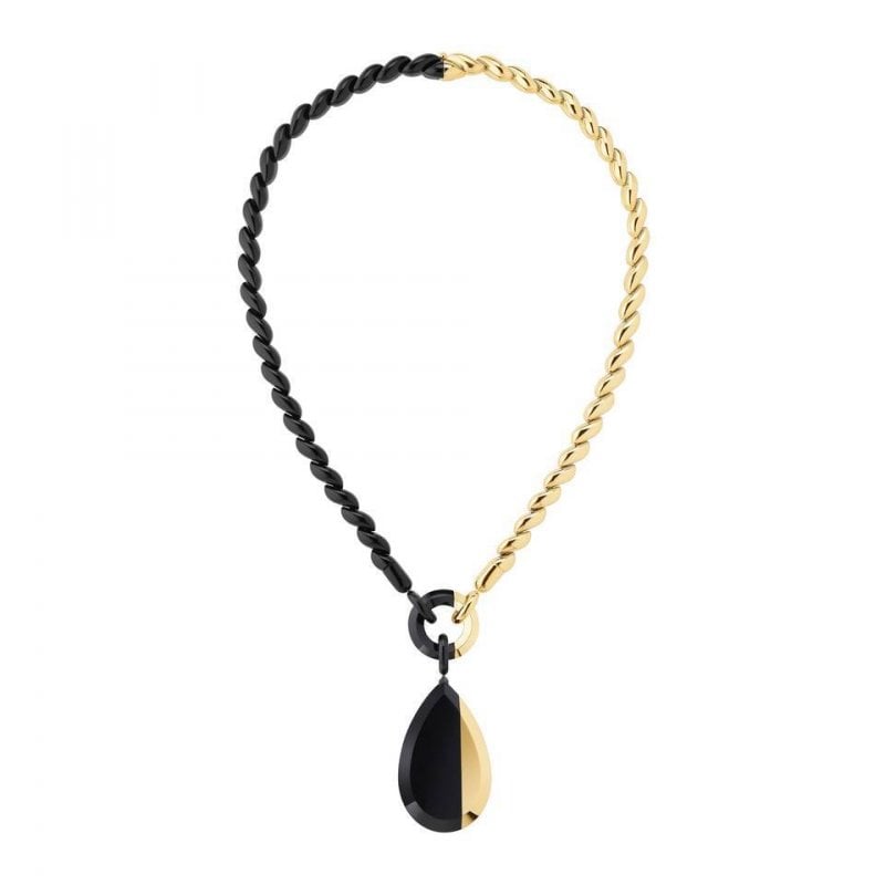 تعيد بوشرون تفسير تشكيلتها الأيقونيّة Serpent Bohème من خلال قطع جديدة من الذهب والعقيق الأسود
عقد Serpent Bohème
