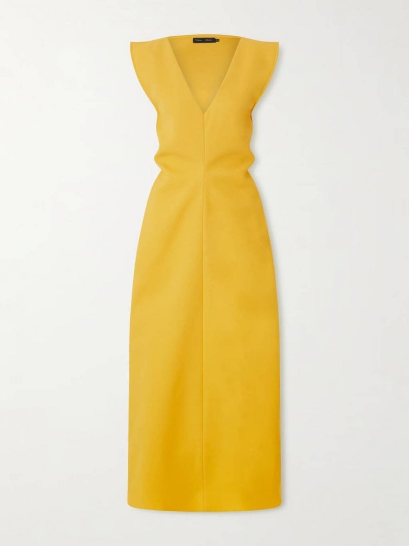 إطلالة الألوان المشبّعة
بروينزا سكولر – من Net-a-Porter
