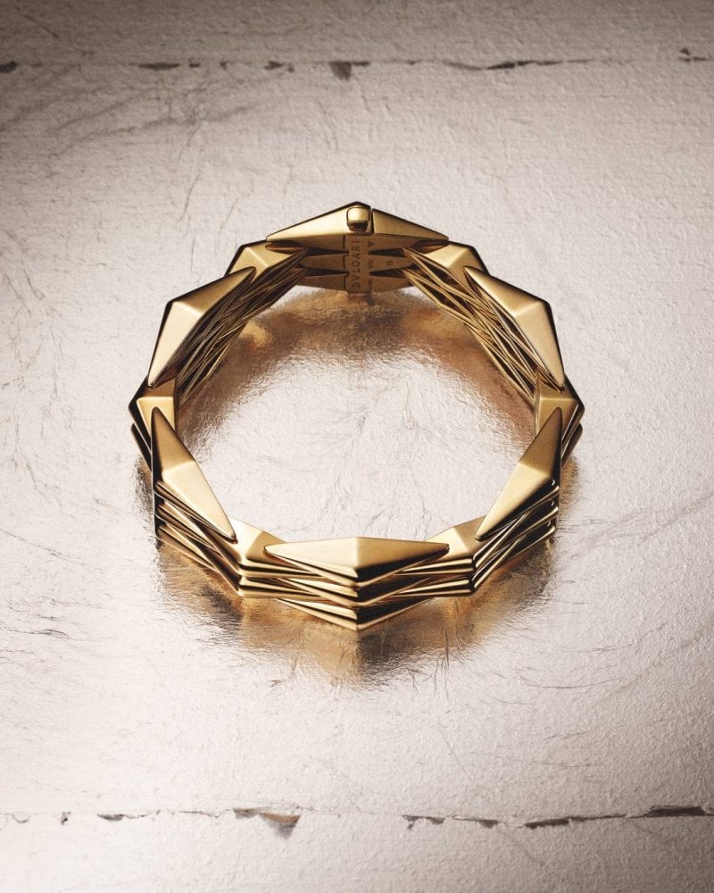 تكشف بولغري عن Bvlgari Eternal، وهو تفسير معاصر لسوار أرشيفيّ يعود إلى عام 1942 ظهر لأوّل مرّة ضمن إبداعات Vimini.  
سوار Bvlgari Eternal
