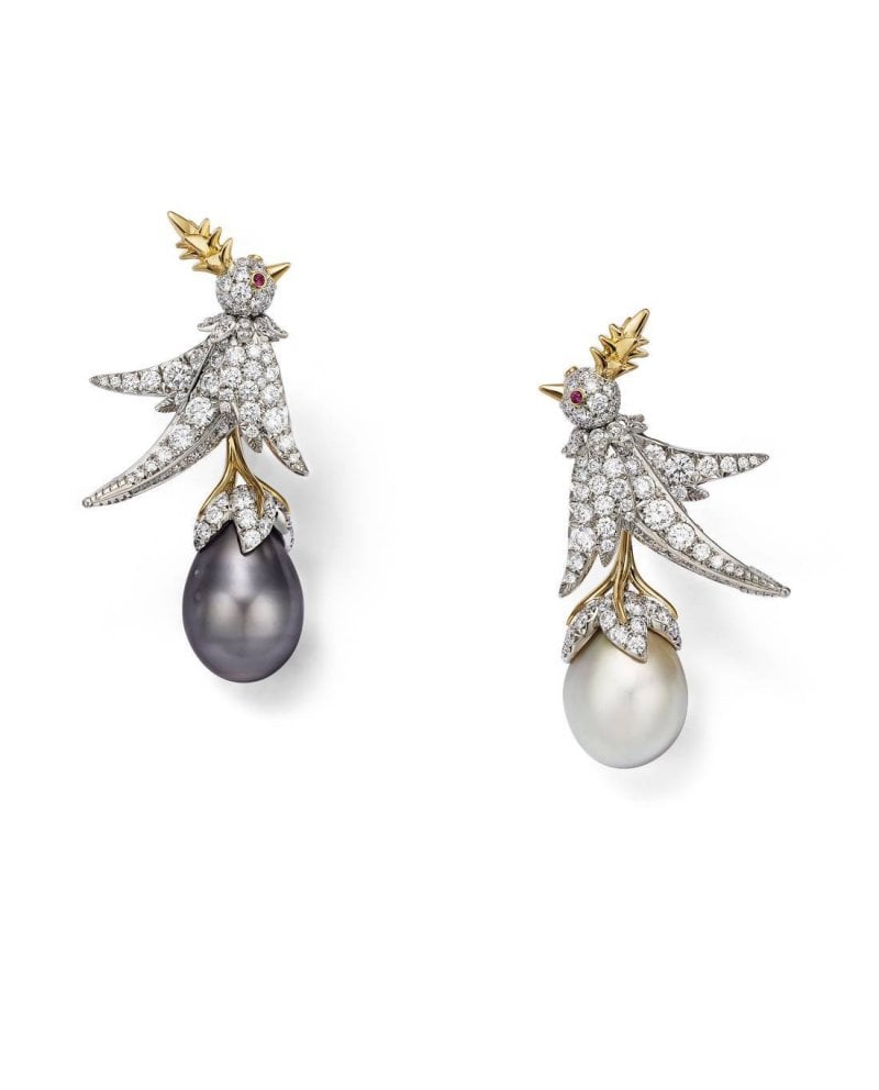 أقراط من مجموعة Bird on a Pearl للمجوهرات الراقية من تيفاني أند كو. 