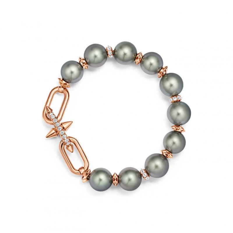 سوار Tiffany Titan Tahitian Pearls من تيفاني أند كو. 