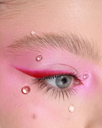Audacity Meets Femininity in This Eye Look