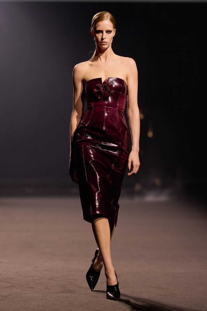 يعيد إيلي صعب تصوّر المشهد الفنيّ في نيويورك في التسعينيّات لشتاء 2026