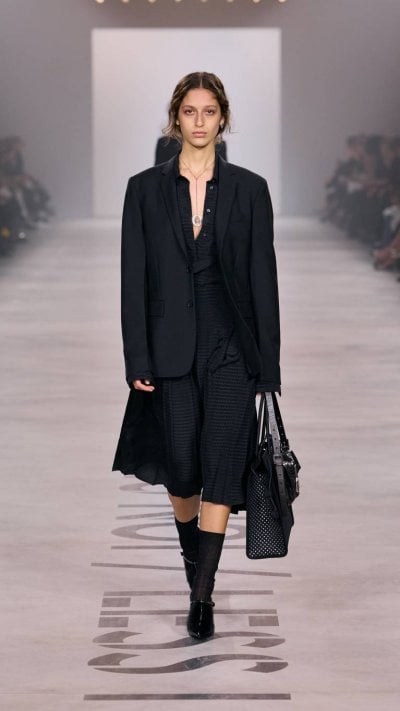 Maria Grazia Chiuri Unveils Her First Collection for FENDI (نسخ)