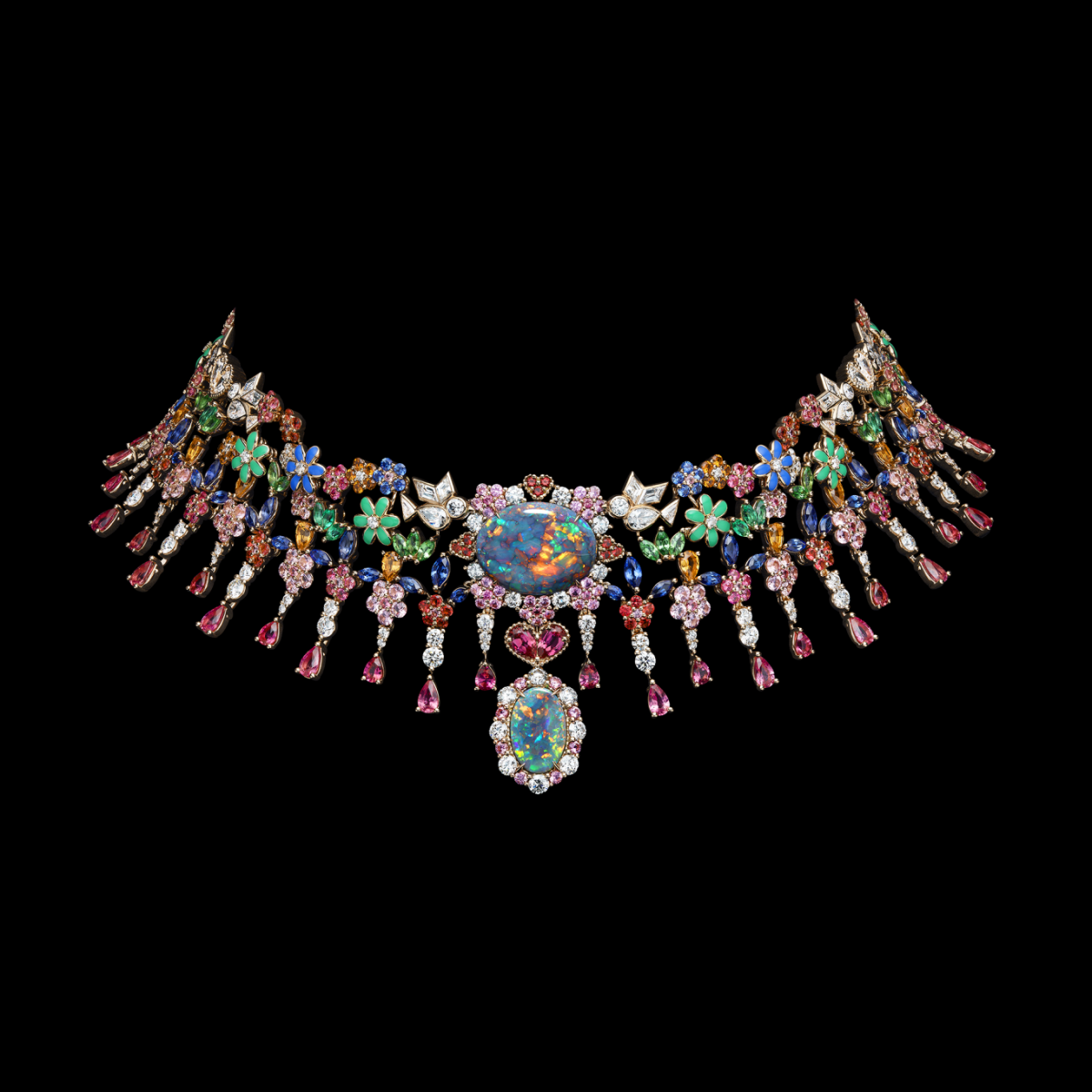 ديور تكشف عن مجموعة حالمة جديدة مستوحاة من رموز الدار الأيقونيّة