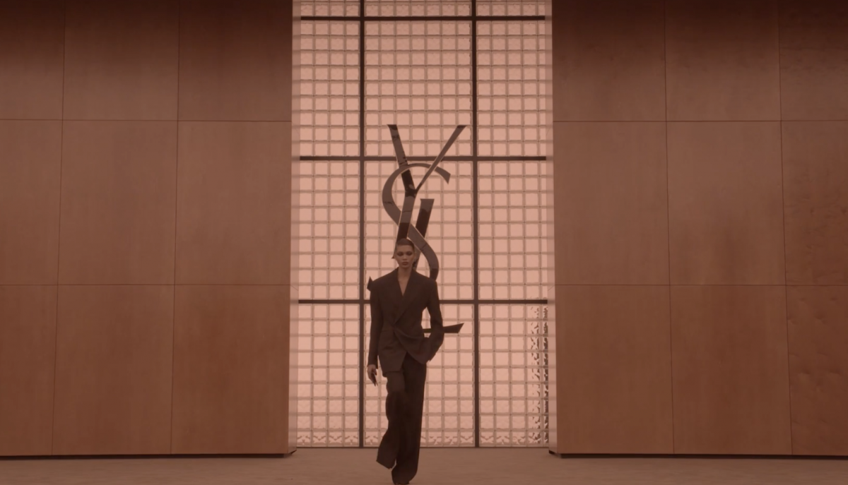 سان لوران تعود إلى الجوهر مع مجموعة شتاء 2026