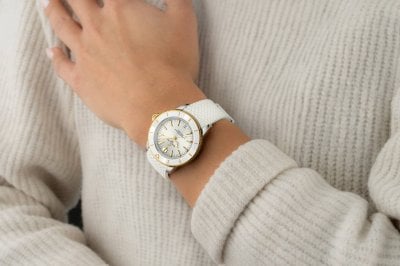 بريتلينغ تضيف لمسة ذهبيّة إلى موسم الأعياد