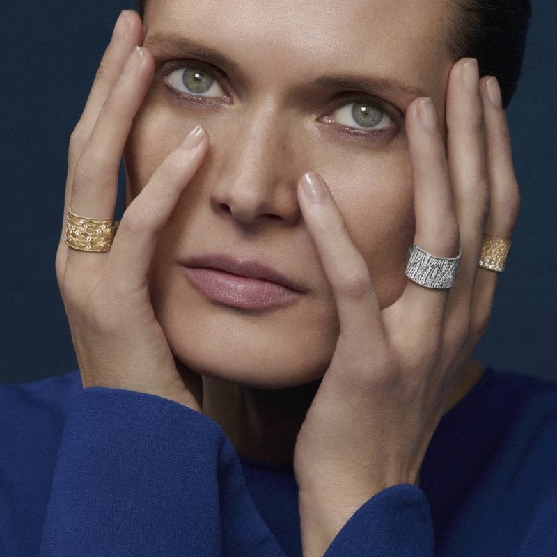 مجموعة Piaget Glow تحتفي بإشراقة الذهب