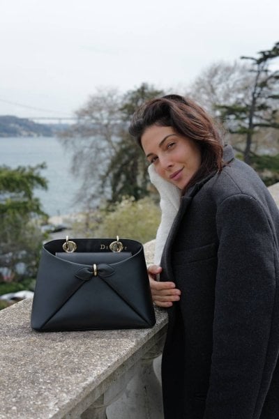 ديور تُقدّم حقيبة Cigale Bag أيقونةً جديدةً لها