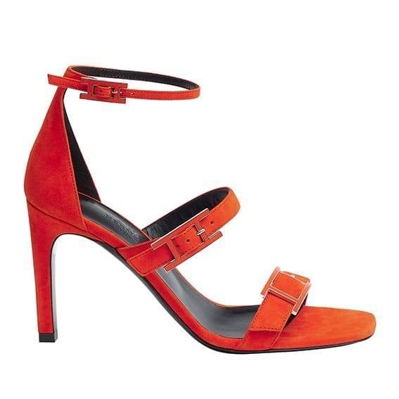 صندل من دار Hermès 
