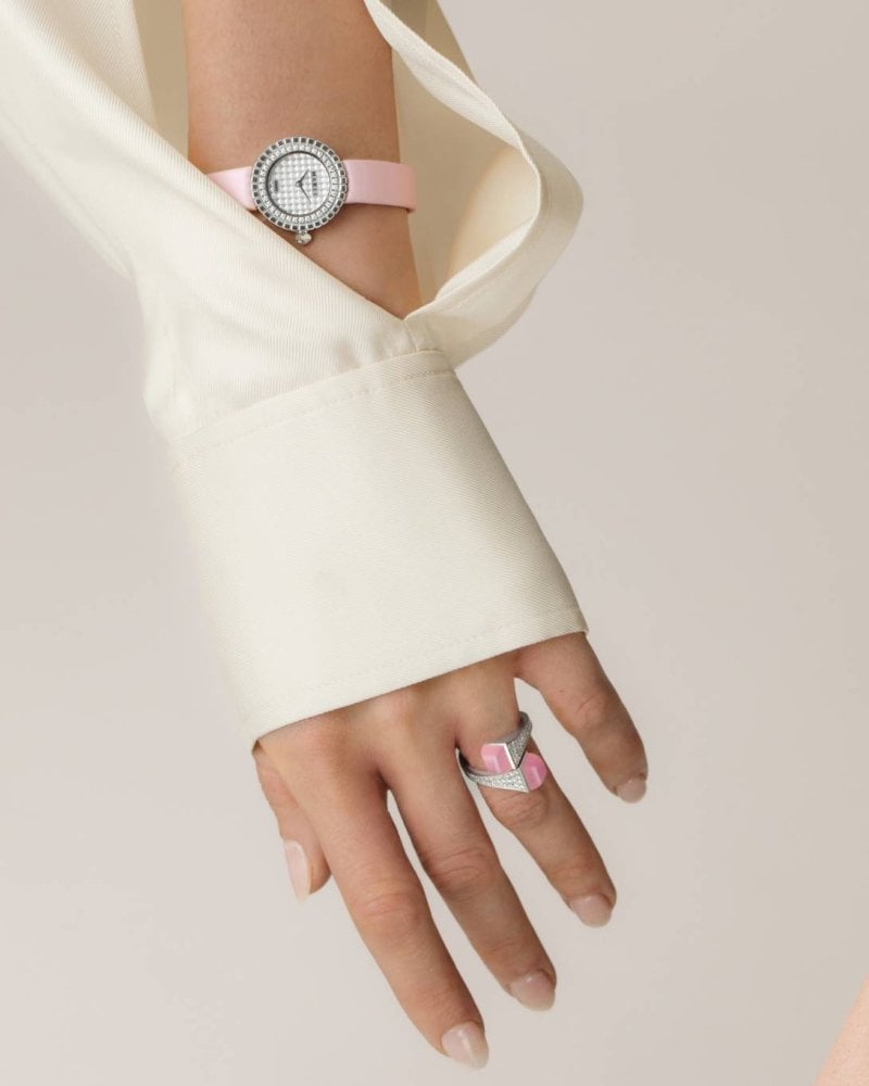 Telling Time in Style and Simplicity