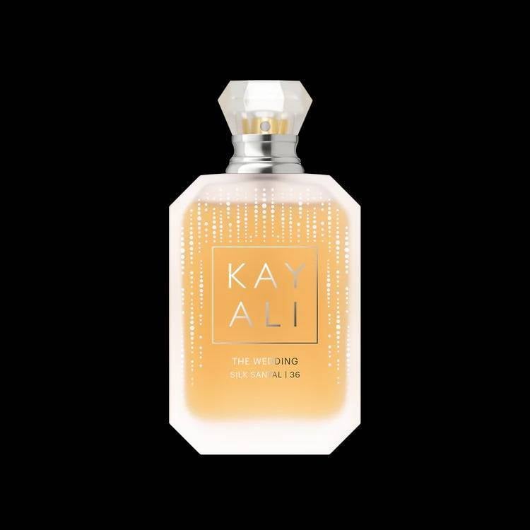 عطر The Wedding Silk Santal من كايالي صُمّم لاستحضار الحبّ والاحتفال والذاكرة العطريّة المرتبطة بيومك الكبير.
