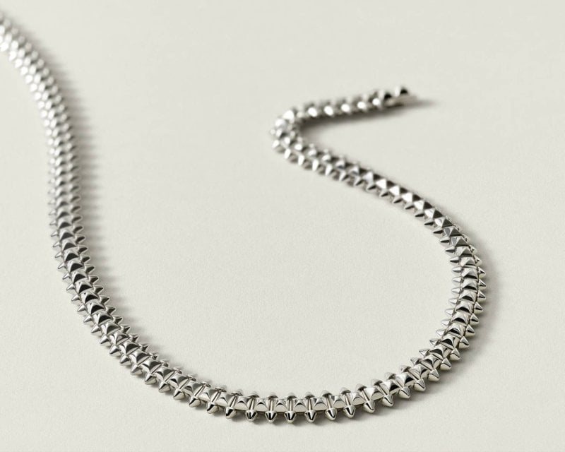 عقد Clash de Cartier من كارتييه 

