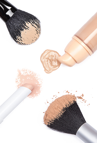 <strong>ديريك لام </strong><br />
مجموعة ربيع وصيف 2015