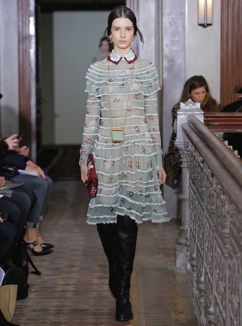 علامة Stella McCartney Kids<br />
<em>من موقع </em><em>Alexandalexa.com</em><br />
&nbsp;