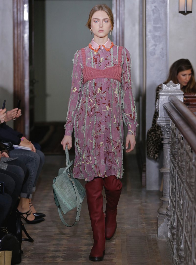 علامة David Charles<br />
<em>من موقع </em><em>Alexandalexa.com</em>