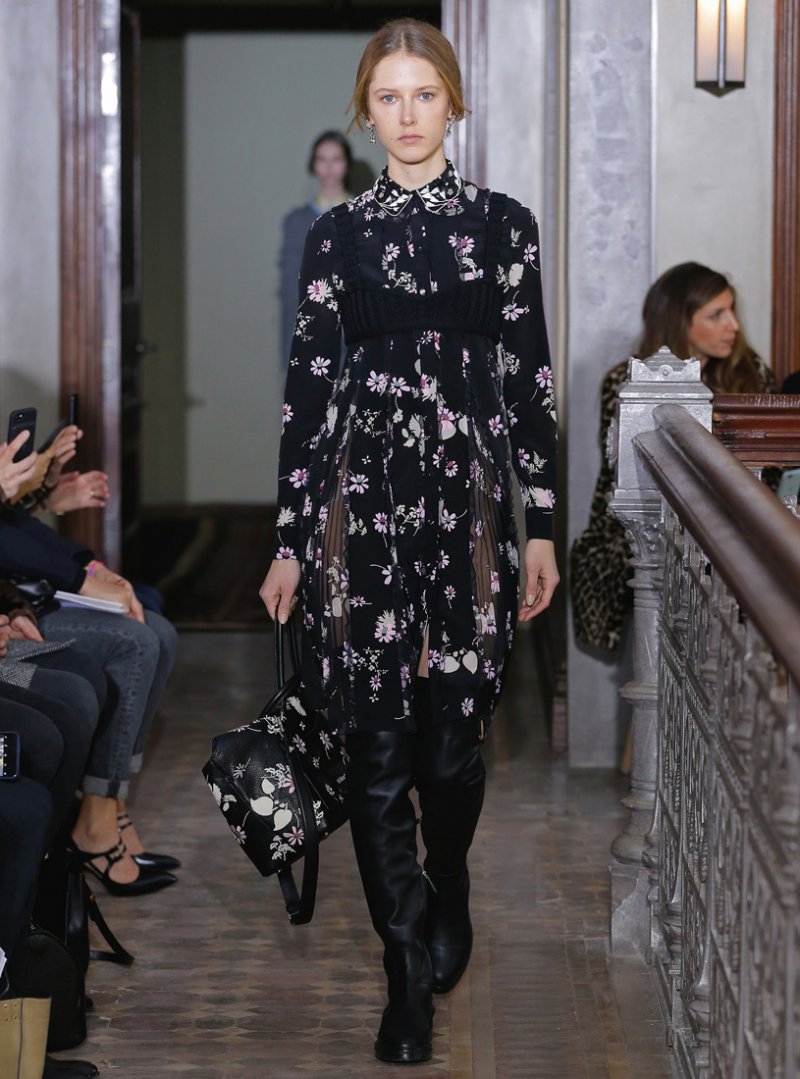 لويفي<br />
<em>من موقع</em> <em>Matches Fashion</em><br />
&nbsp;