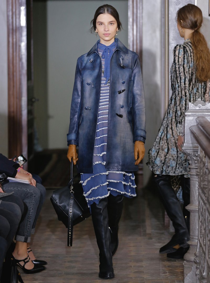 جاكموس<br />
<em>من موقع</em> <em>Shopbop.com</em><br />
&nbsp;