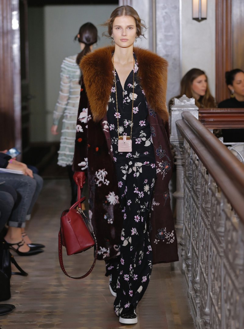 غابرييلا هيرست<br />
<em>من موقع </em><em>Matches Fashion</em><br />
&nbsp;