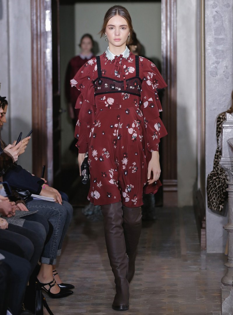 ريجينا بيو<br />
<em>من موقع </em><em>Net-A-Porter</em><br />
&nbsp;