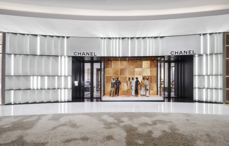 سوار&nbsp;<span dir=LTR>Serpenti Viper</span>&nbsp;المصنوع من الذهب الأبيض والمرصّع جزئيًّا بالألماس<br />
&nbsp;